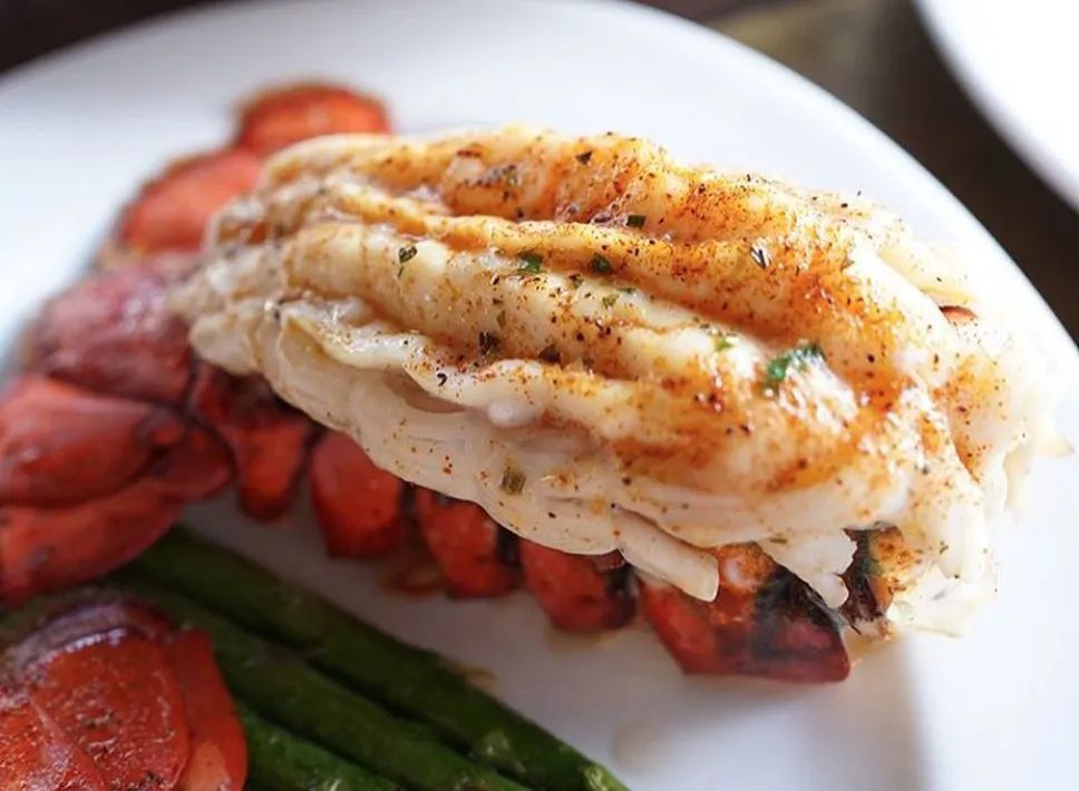 Renowned Lobster Dishes in North American Seafood Restaurants
