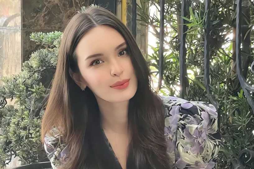 Serenity in Motion: Amateur Model in Yoga and Nature Scenes 149