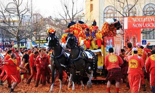 Italy’s Ivrea Carnival: The Thrilling Orange Battle